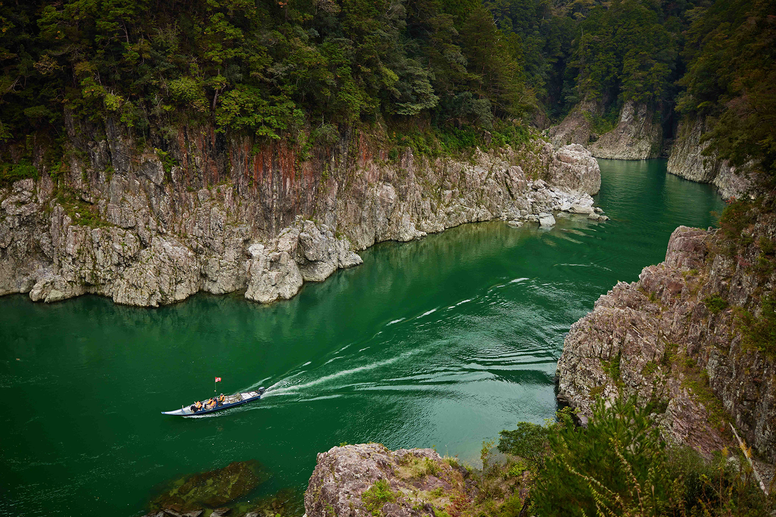 Radeau, canoë, randonnées à vélo et autres, dans les gorges Doro-kyō du Parc national Yoshino Kumano